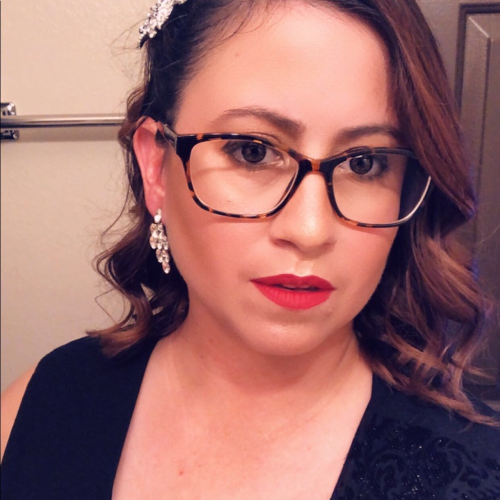 Meet your Posher, Noraida